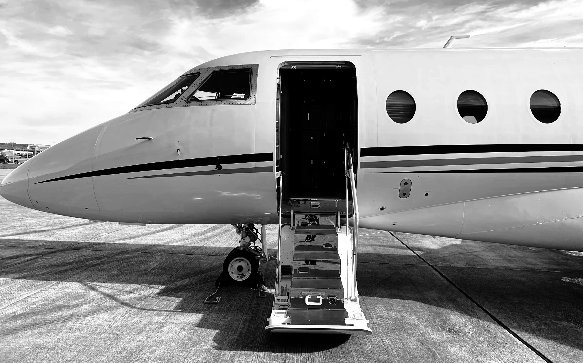 Can I open the aircraft door on arrival in the US?